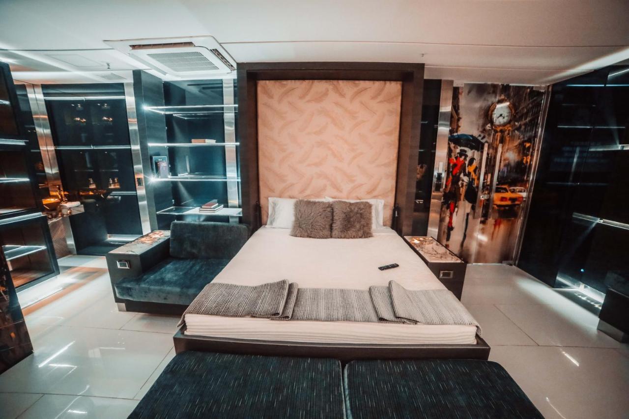 1million Luxury * Medellín