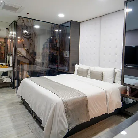 1Million Luxury Suites Medellín Exterior foto